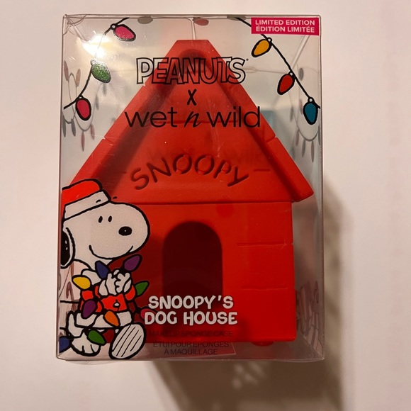 wet n wild Other - 🆕 Wet N Wild Snoopy Sponge Case